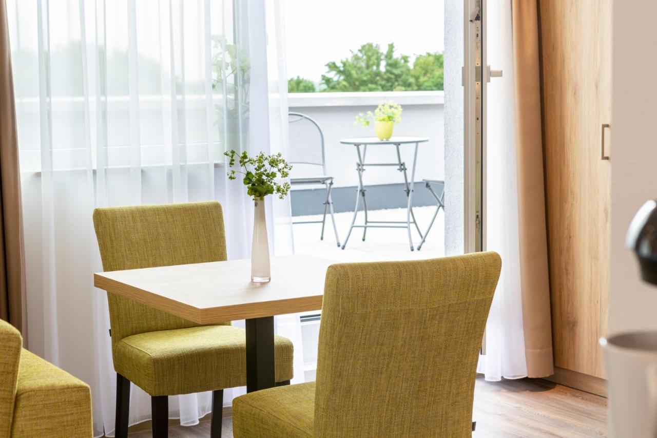 Aparthotel Am Pfaffenstein Klein-Winternheim Eksteriør bilde