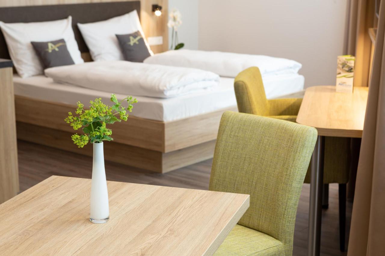 Aparthotel Am Pfaffenstein Klein-Winternheim Eksteriør bilde